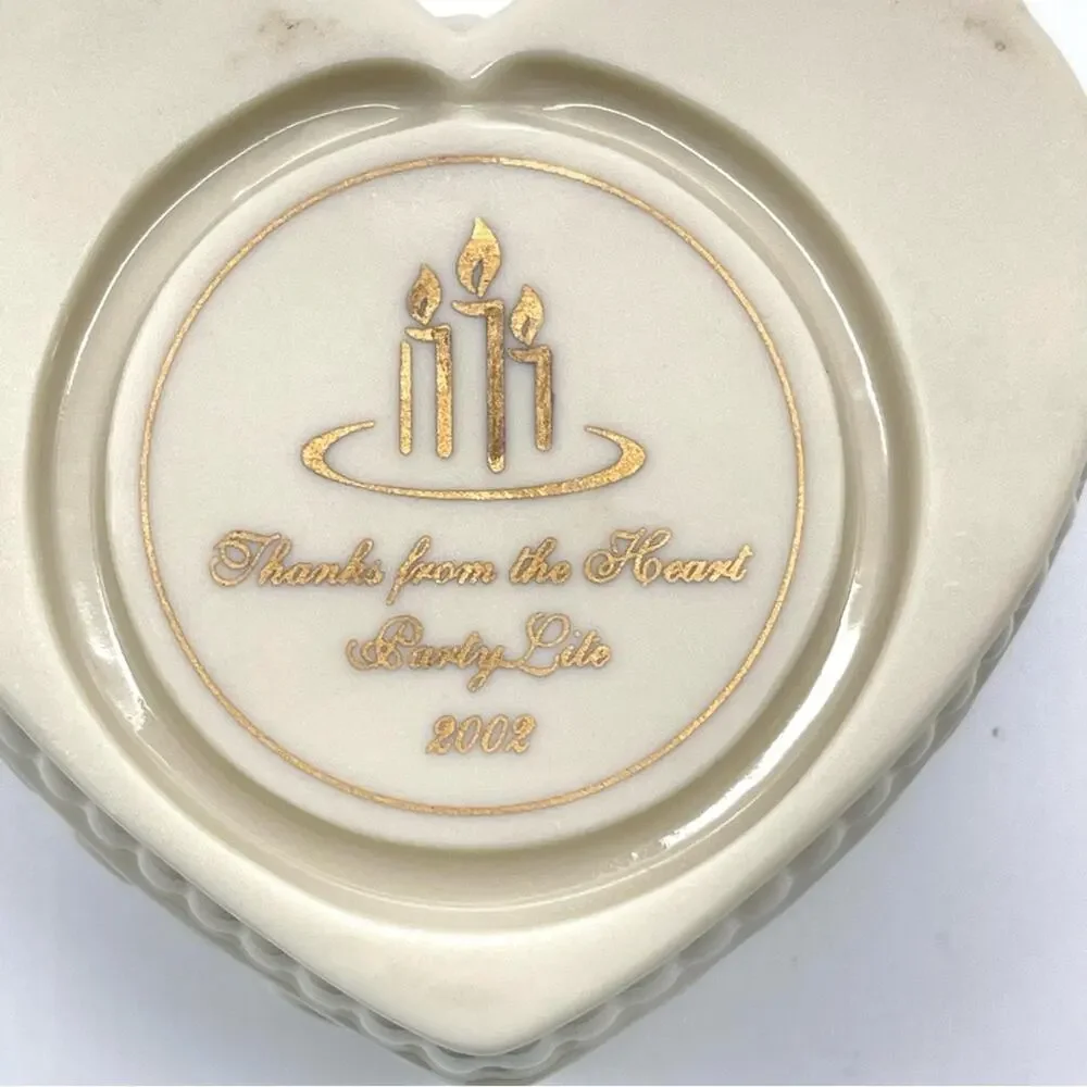 Vintage PartyLite 2002 Heart-Shaped Ivory w/ Gold Trim Tealight Candle Holder - Picture 6 of 7